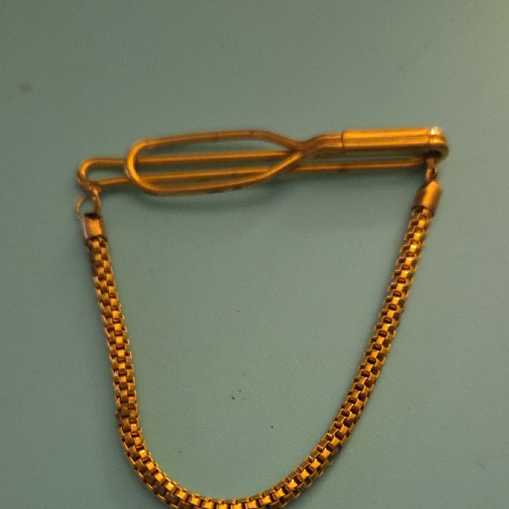 AVAILABLE - 1930 SWANK Gold Chain on unique tie clasp